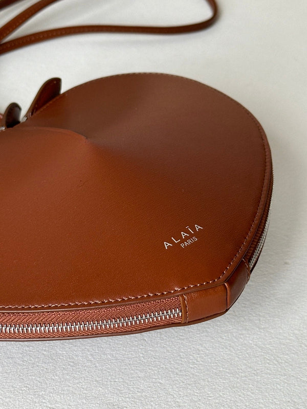 LE COEUR BAG 21 IN UMBER BROWN CALFSKIN