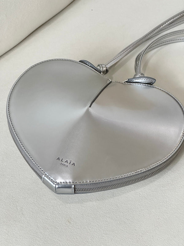 LE COEUR BAG 21 IN SILVER SHINY CALFSKIN