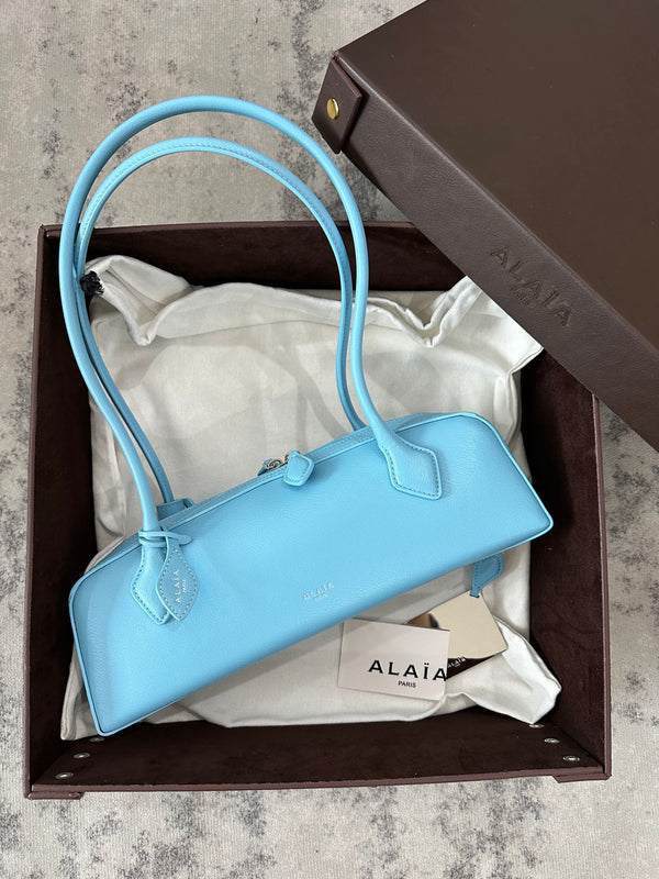 LE TECKEL MEDIUM BAG 32 IN SKY BLUE GOATSKIN