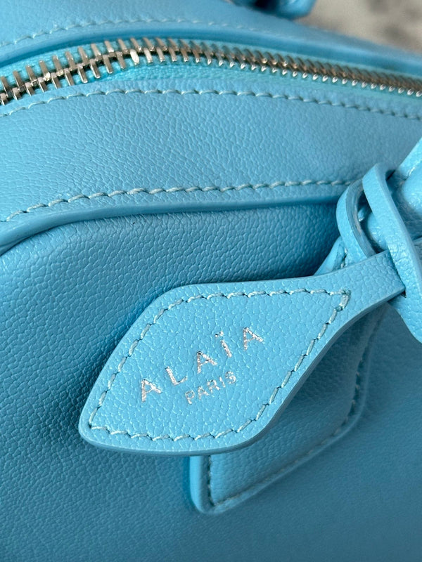 LE TECKEL MEDIUM BAG 32 IN SKY BLUE GOATSKIN