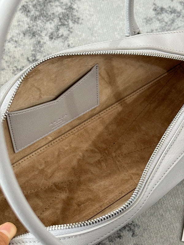 LE TECKEL SMALL BAG 27 IN PLATINUM GOATSKIN