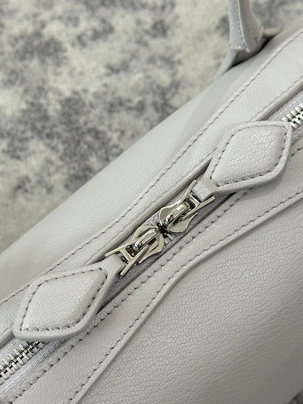 LE TECKEL MEDIUM BAG 32 IN PLATINUM GOATSKIN