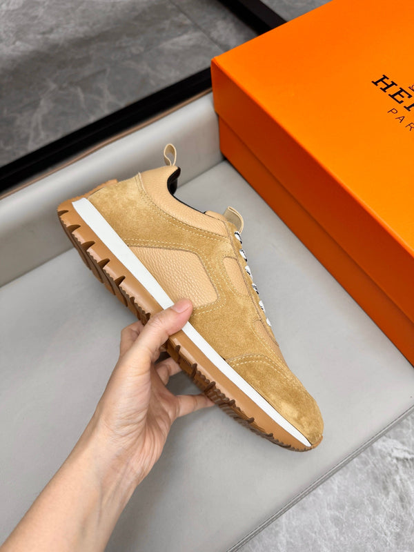 Sneaker da uomo HM in pelle di vitello scamosciata beige 602058