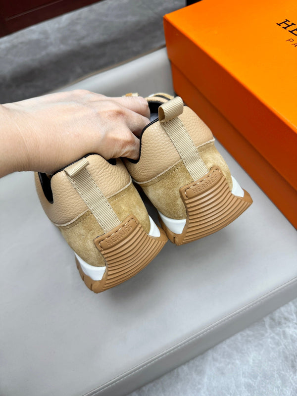 Sneaker da uomo HM in pelle di vitello scamosciata beige 602058