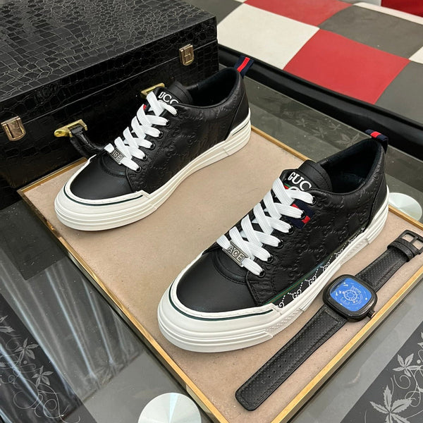 Sneaker GG ACE da uomo in pelle di vacchetta goffrata nera 832403