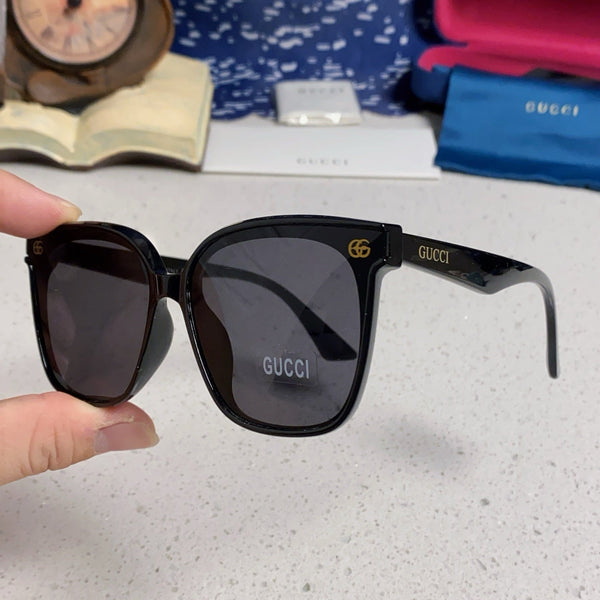 OCCHIALI DA SOLE CON MONTATURA QUADRATA 575854 IN ACETATO NERO