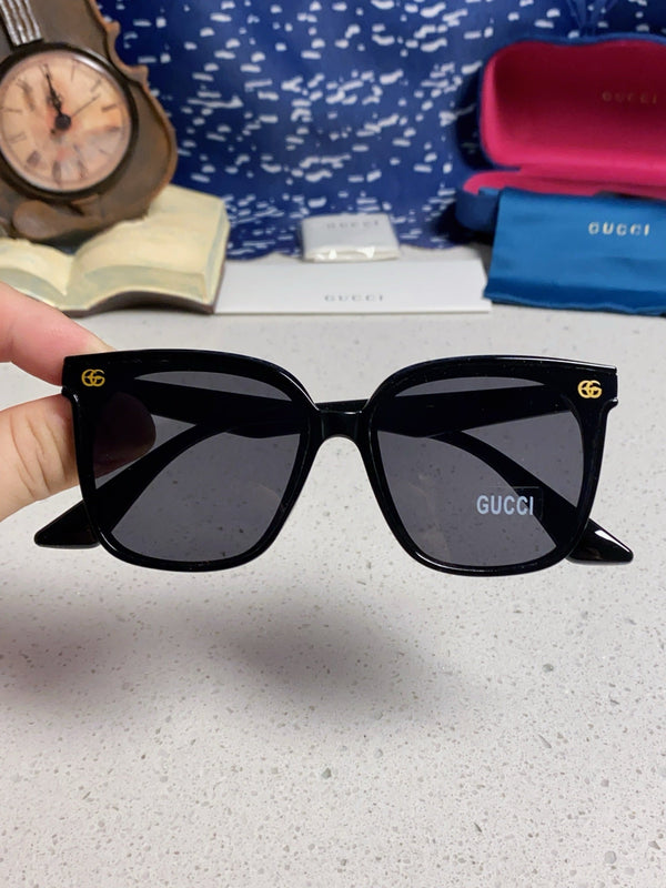 OCCHIALI DA SOLE CON MONTATURA QUADRATA 575854 IN ACETATO NERO
