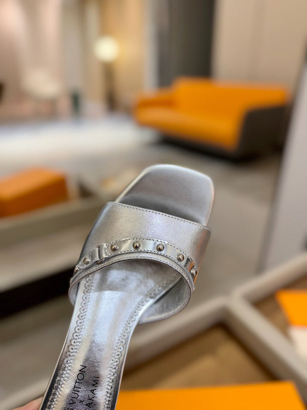 LV x TM 6AM Mule 4cm Pelle di pecora metallizzata argento 241218
