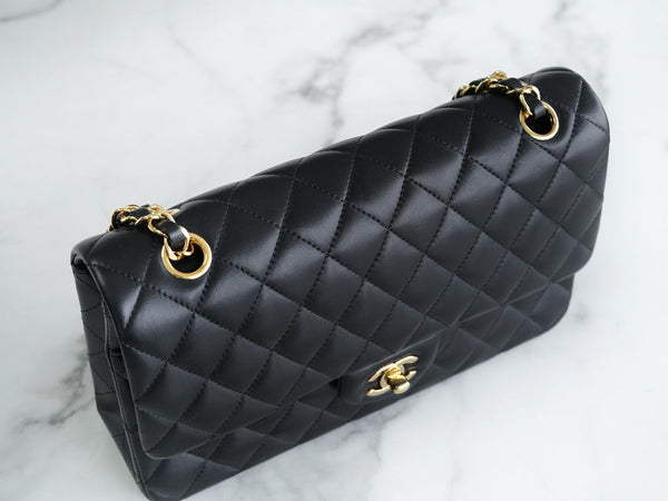 CLASSIC FLAP 25 PELLE DI AGNELLO NERA FERRAMENTA ORO CHIARO 