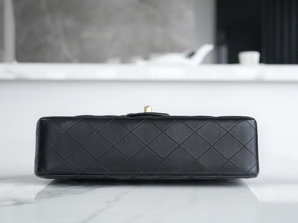 CLASSIC FLAP 25 PELLE DI AGNELLO NERA FERRAMENTA ORO CHIARO 