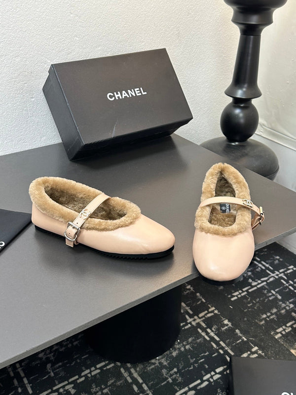 CC 2025 Puffer Ballet Flat With Strap Beige Sheepskin Fur 529344