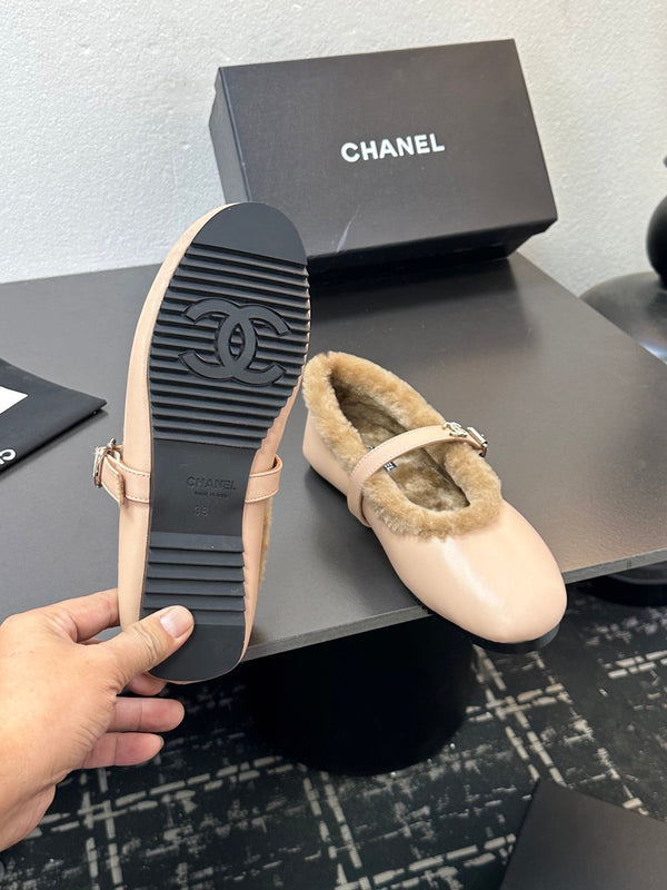 CC 2025 Puffer Ballet Flat With Strap Beige Sheepskin Fur 529344