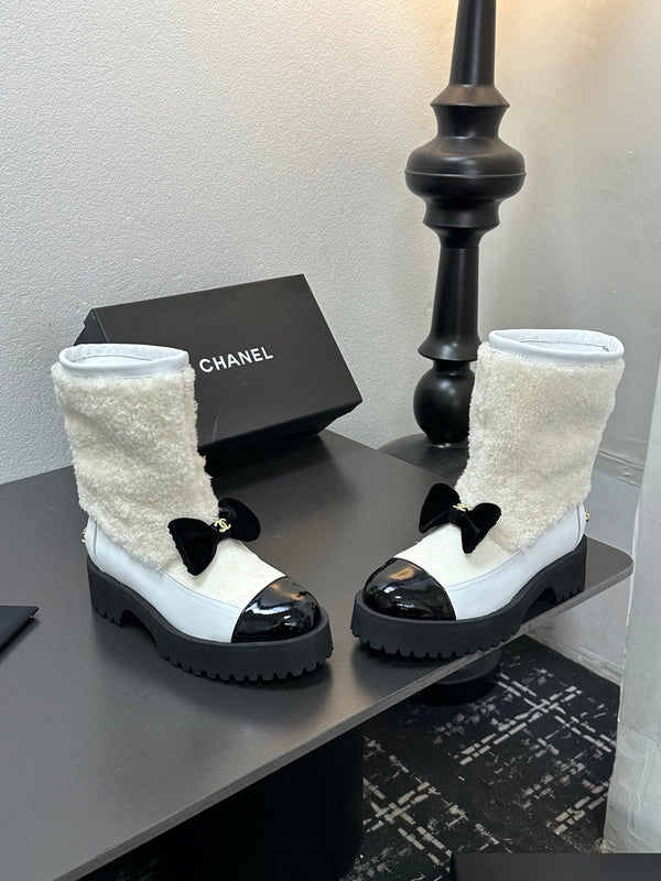 CC Coco Neige 2025/26 Low-cut Boots Black White Shearling Lambskin Patent Leather 529341