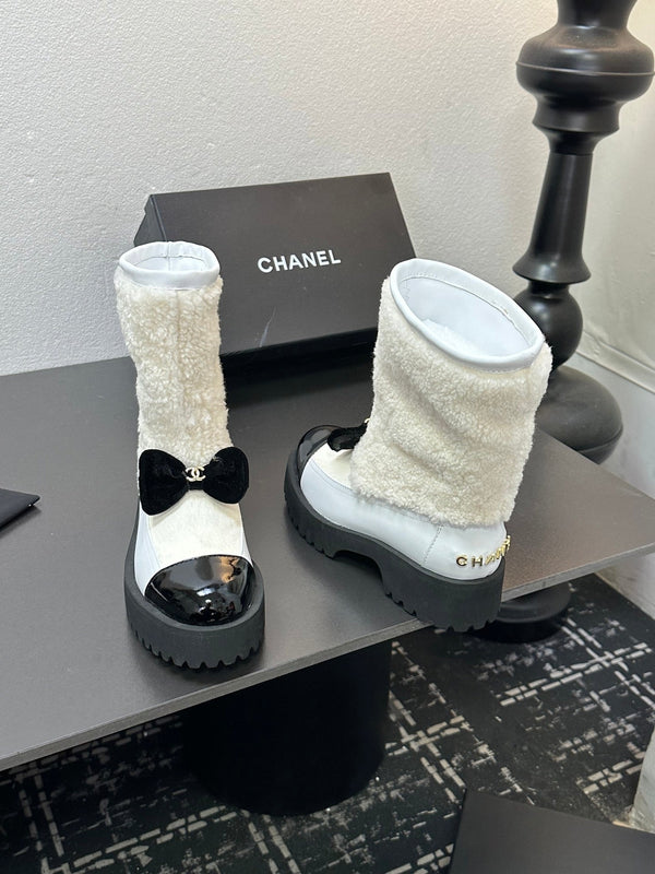 CC Coco Neige 2025/26 Low-cut Boots Black White Shearling Lambskin Patent Leather 529341