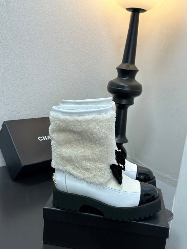 CC Coco Neige 2025/26 Low-cut Boots Black White Shearling Lambskin Patent Leather 529341