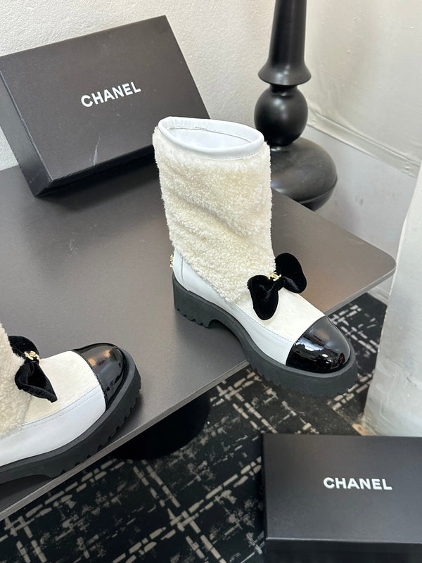 CC Coco Neige 2025/26 Low-cut Boots Black White Shearling Lambskin Patent Leather 529341