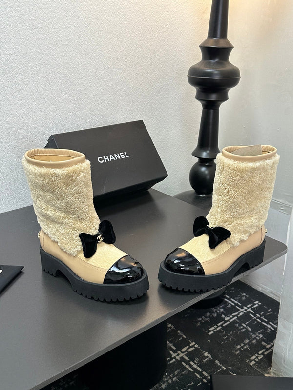 CC Coco Neige 2025/26 Low-cut Boots Beige Shearling Lambskin Patent Leather 529342