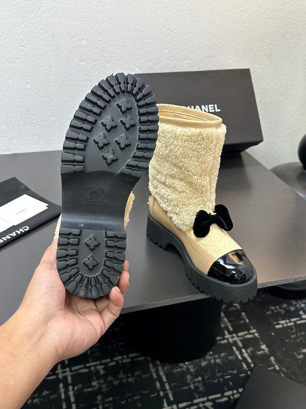 CC Coco Neige 2025/26 Low-cut Boots Beige Shearling Lambskin Patent Leather 529342