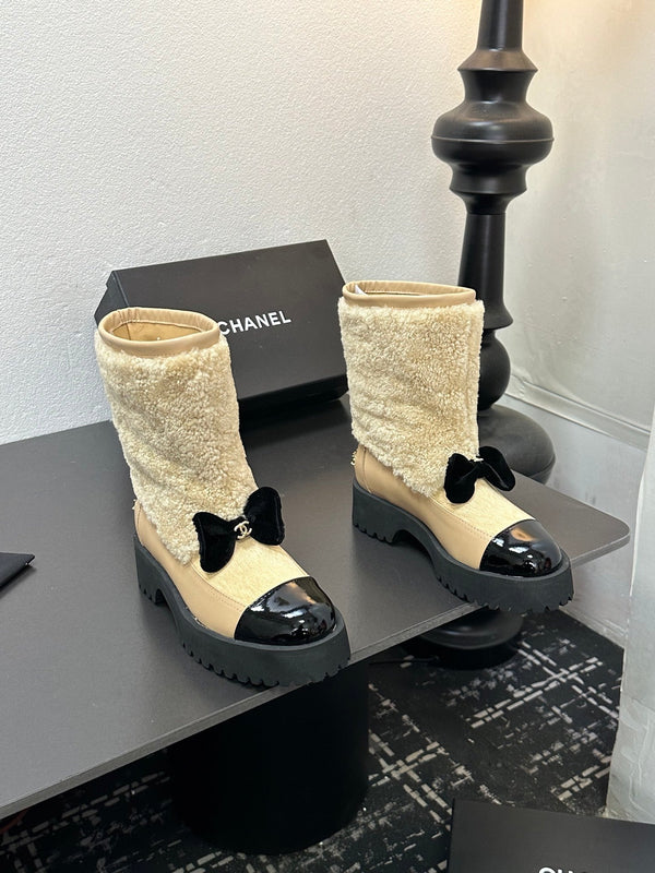 CC Coco Neige 2025/26 Low-cut Boots Beige Shearling Lambskin Patent Leather 529342