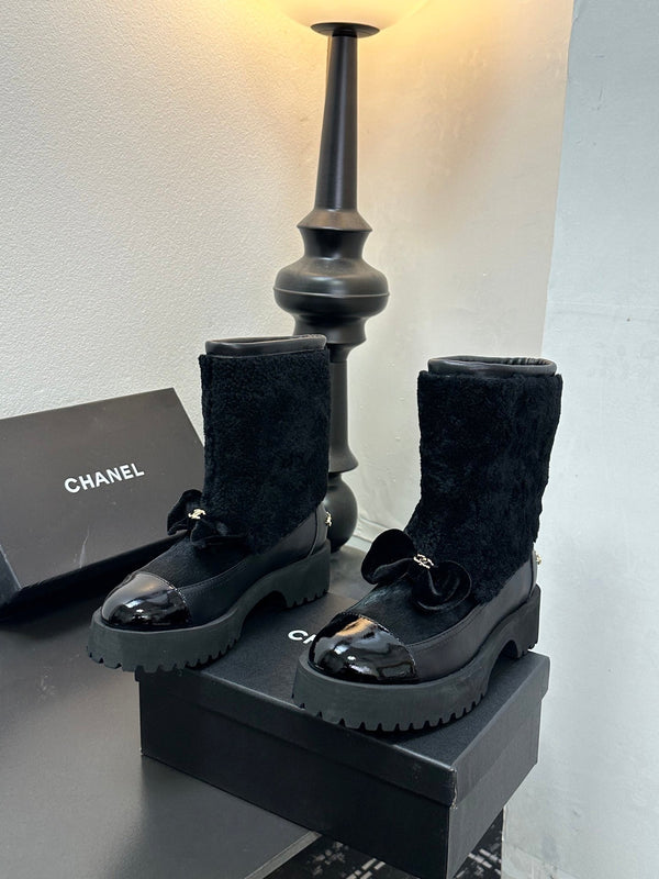 CC Coco Neige 2025/26 Low-cut Boots Black Shearling Lambskin Patent Leather 529343