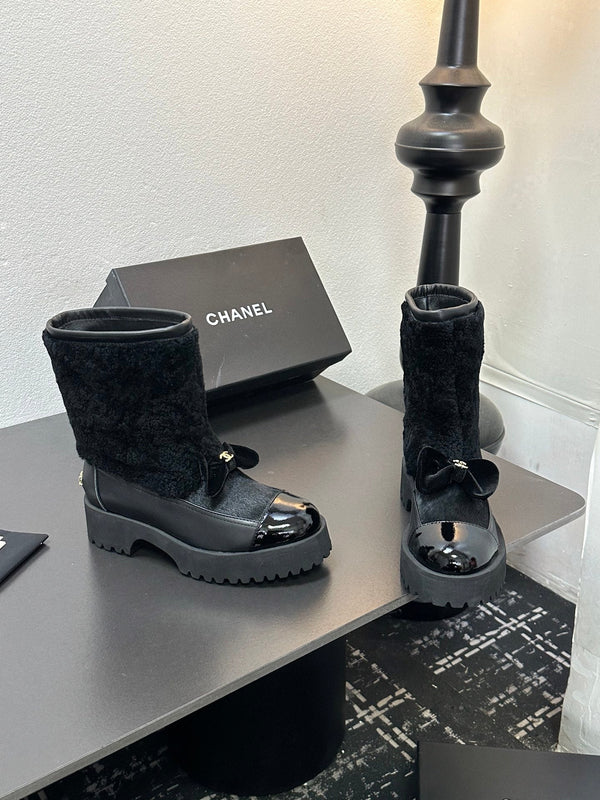 CC Coco Neige 2025/26 Low-cut Boots Black Shearling Lambskin Patent Leather 529343