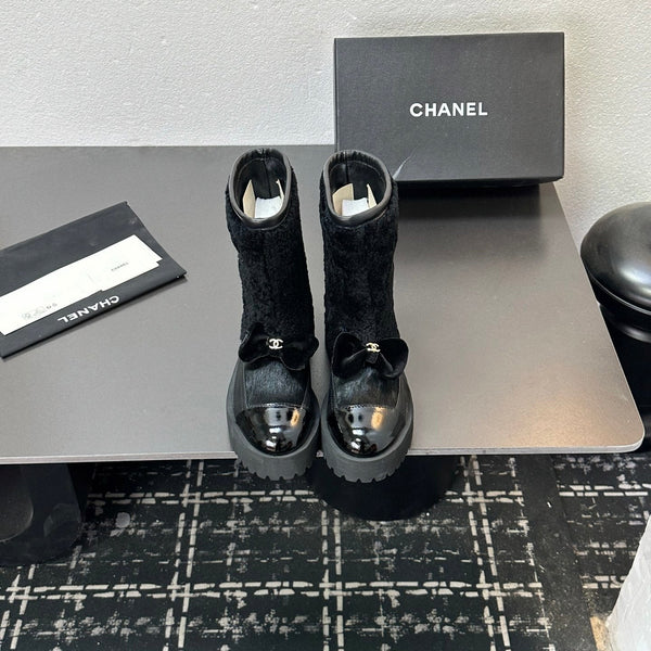 CC Coco Neige 2025/26 Low-cut Boots Black Shearling Lambskin Patent Leather 529343