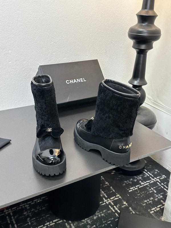 CC Coco Neige 2025/26 Low-cut Boots Black Shearling Lambskin Patent Leather 529343