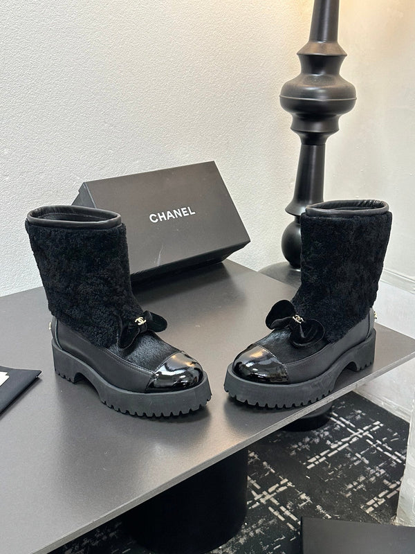 CC Coco Neige 2025/26 Low-cut Boots Black Shearling Lambskin Patent Leather 529343