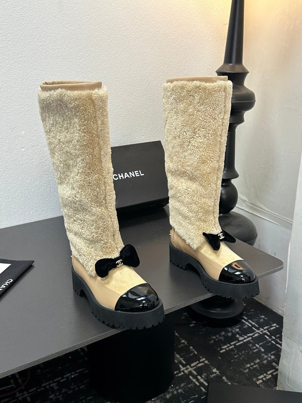 CC Coco Neige 2025/26 High Boots Beige Shearling Lambskin Patent Leather 529338