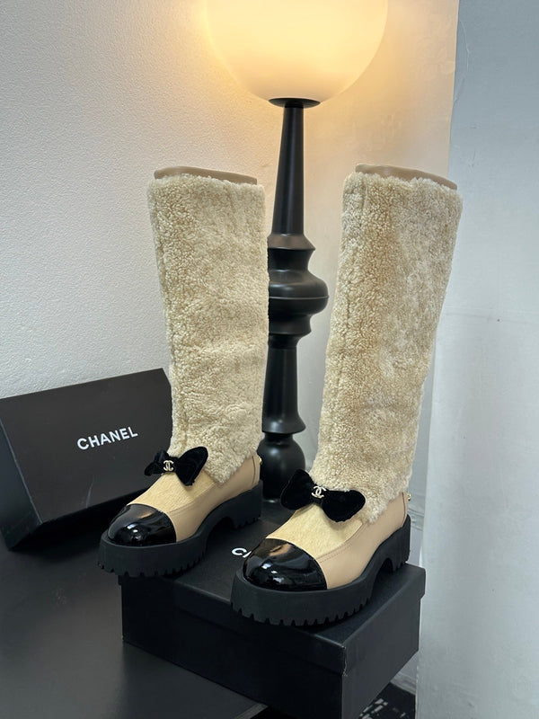 CC Coco Neige 2025/26 High Boots Beige Shearling Lambskin Patent Leather 529338