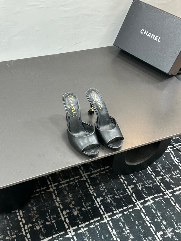 CC 26s Sandal Black Sheepskin 832563