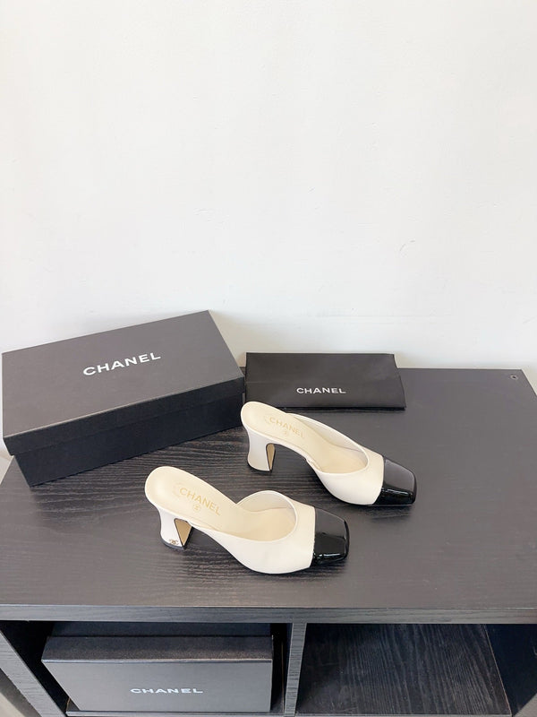 CC 26s Demi-jupe Cuir Verni Noir Blanc 596641