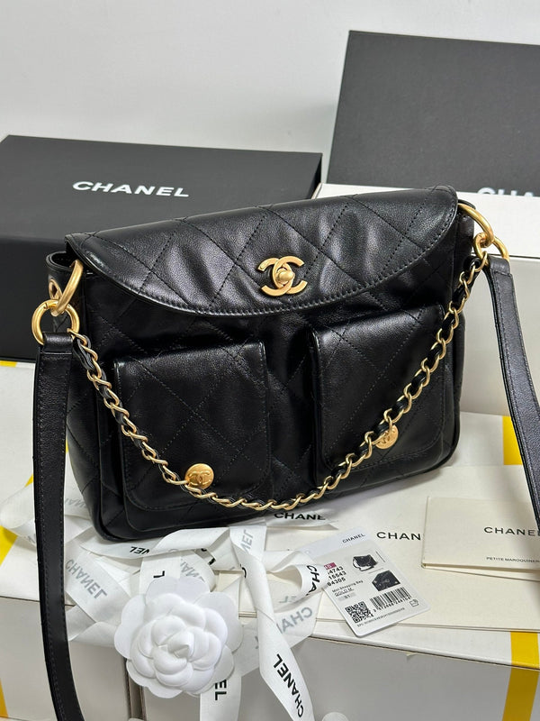 PICCOLA BORSA HOBO POSTINO HIPPIE 25 IN PELLE DI VITELLO NERA E FERRAMENTA ORO 