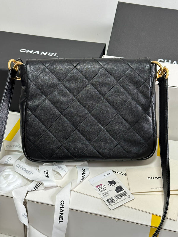 PICCOLA BORSA HOBO POSTINO HIPPIE 25 IN PELLE DI VITELLO NERA E FERRAMENTA ORO 