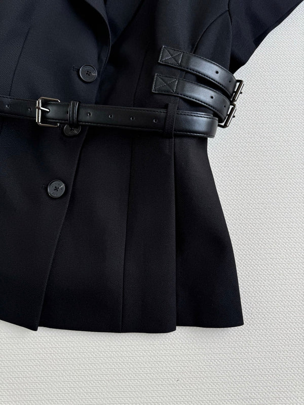 CD 25 Gilet con cintura in lana e viscosa nera