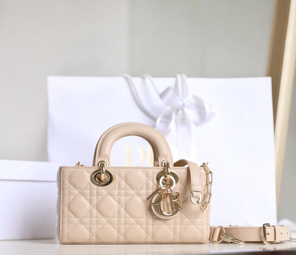 SMALL LADY D-JOY 22 IN PELLE DI AGNELLO ROSA CHIARO
