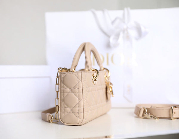 SMALL LADY D-JOY 22 IN PELLE DI AGNELLO ROSA CHIARO