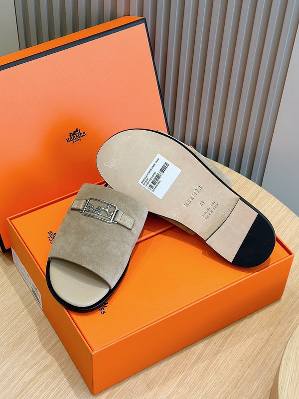 HM SILVER BUCKLE SLIPPERS LIGHT BROWN SUEDE