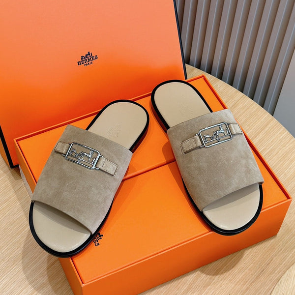 HM SILVER BUCKLE SLIPPERS LIGHT BROWN SUEDE