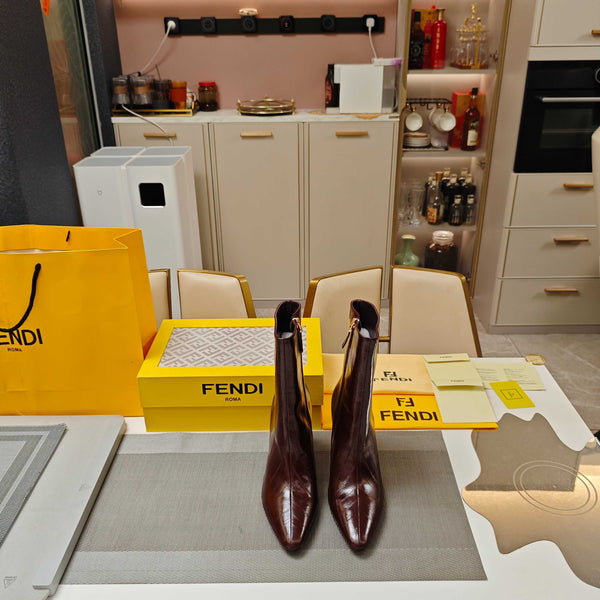 Fendi 25ss High-Heeled Boots Burgundy Sheepskin 502715