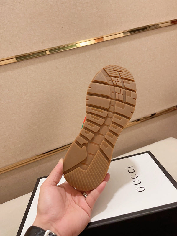 Sneaker da uomo GG in tessuto di pelle di pecora nera e grigia 529027