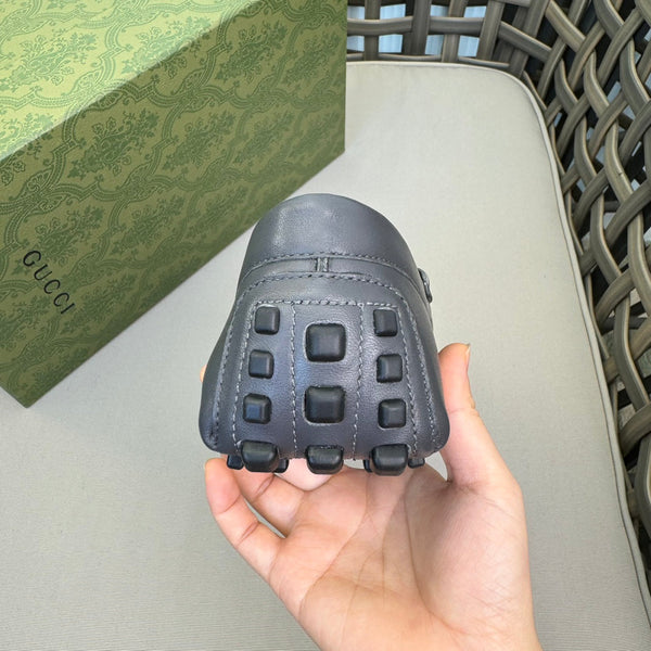 Mocassino da uomo GG in tela grigia e pelle di vacchetta 537557