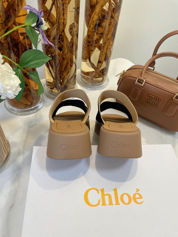 SANDALI CON ZEPPA CHLOÉ WOODY IN TELA NERA CON SUOLA IN GOMMA MARRONE SIDRO