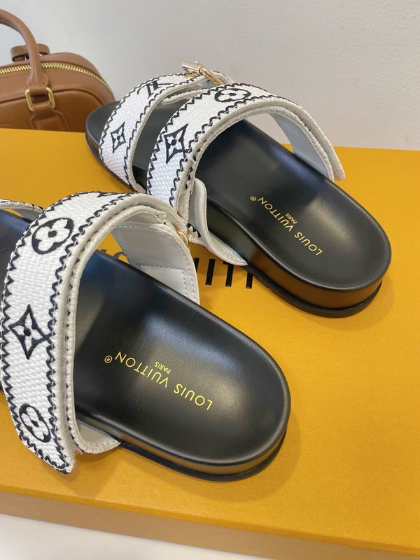 Bom Dia Flat Comfort Mule White Black Monogram Embossed Print Classic 241336