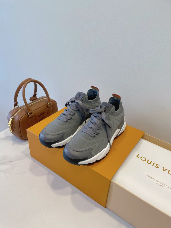 LV Runner Tatic Sneaker Grey Frabic 500225