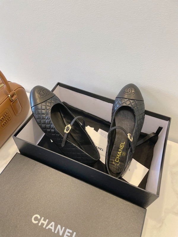 CC 25A Ballet Flat With Strap Quited Black Sheepskin 530539