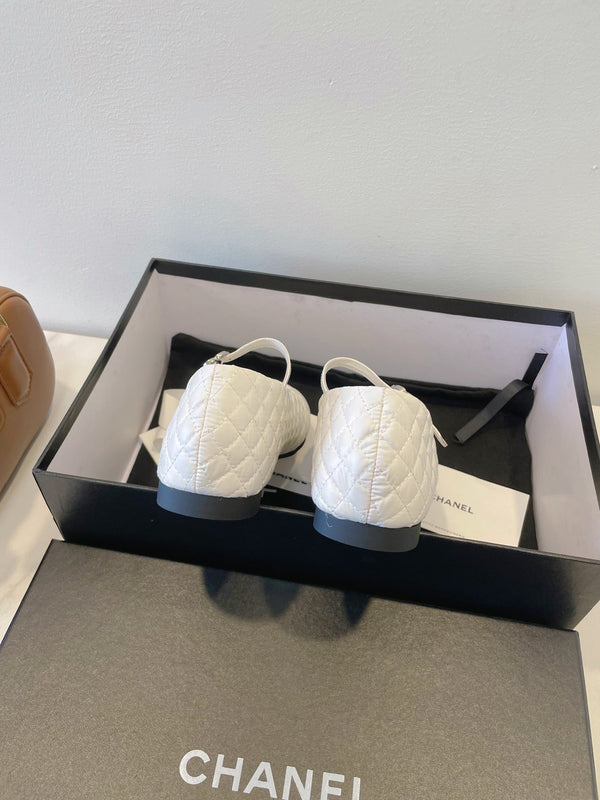 CC 25A Ballet Flat With Strap Quited White Black Sheepskin 530540