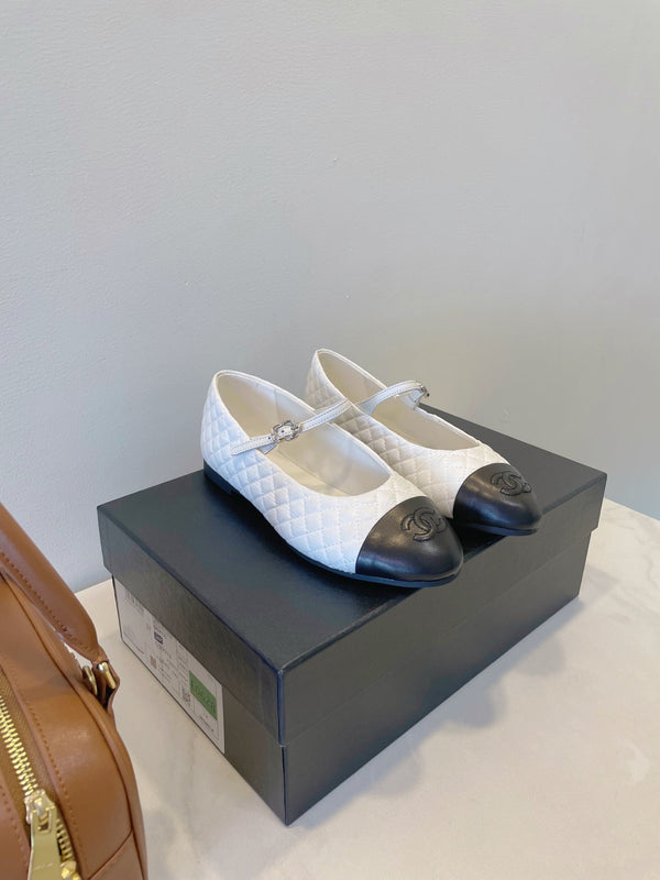 CC 25A Ballet Flat With Strap Quited White Black Sheepskin 530540