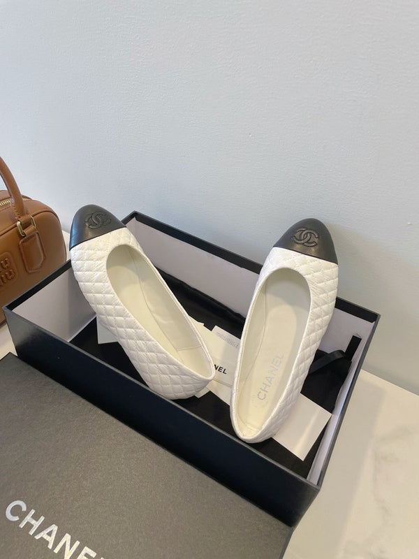 CC 25A Ballet Flat Quited White Black Sheepskin 530542