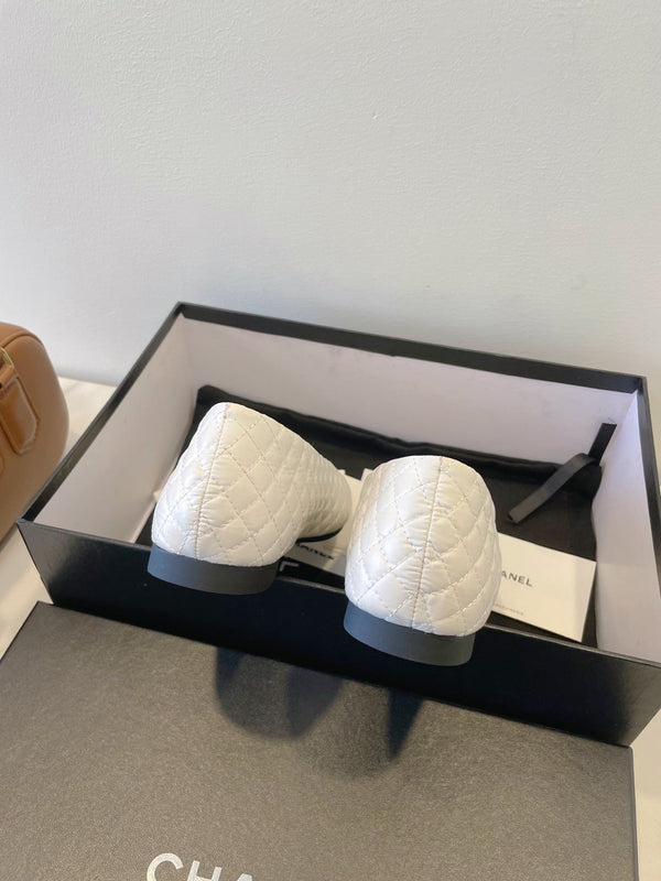 CC 25A Ballet Flat Quited White Black Sheepskin 530542